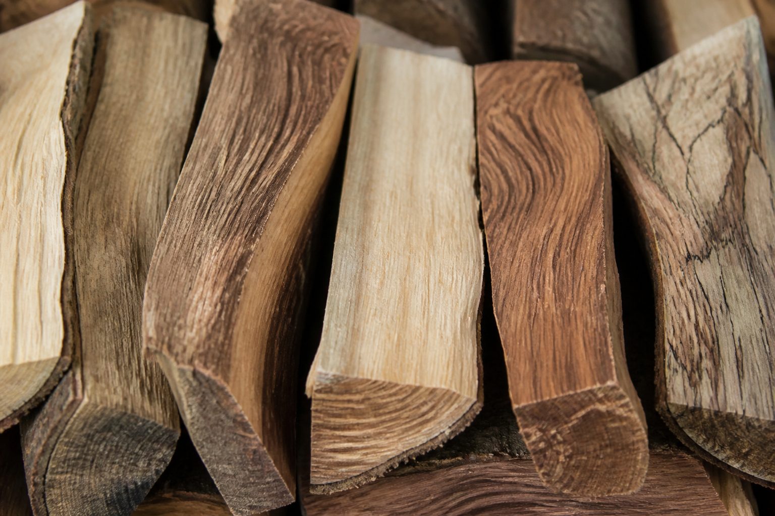 Châtaignier, chêne ou hêtre : quel bois de chauffage choisir